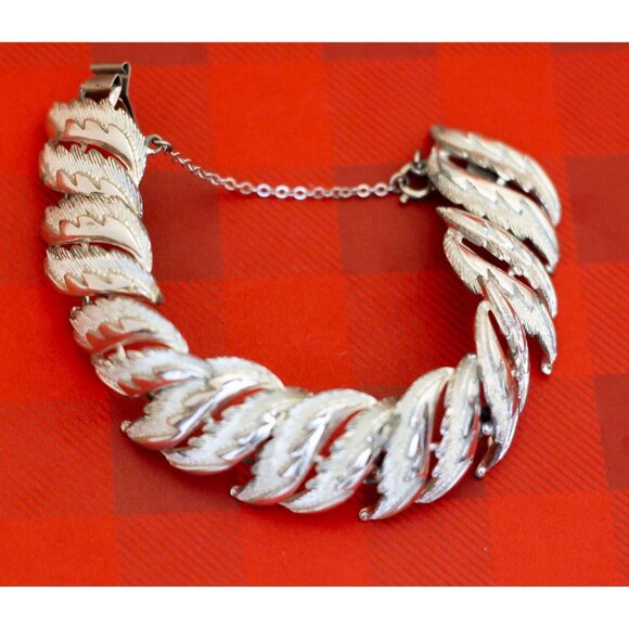 Vintage Silver Tone Leaves Bracelet by Coro, 7 Inches - O28 - Picture 2 of 3
